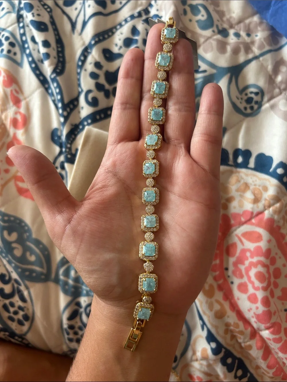 N/A elegant gold